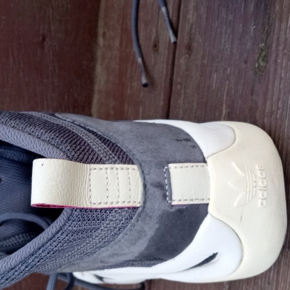 Adidas - Picture 4 of 5